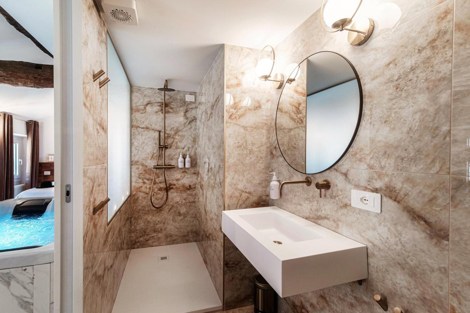 Sahara & Amazzonia Luxury Rooms- The House Of Travelers Комо Екстериор снимка